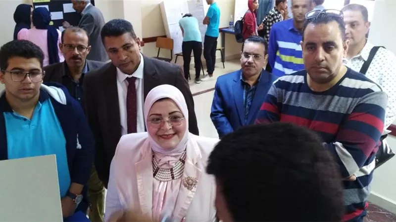 بالصور .. وكيل تعليم كفر الشيخ : 75 مشروعاً مفيداً للبيئة في معرض أيسف لطلاب وطالبات مدرسة المتفوقين مفيدة للمجتمع