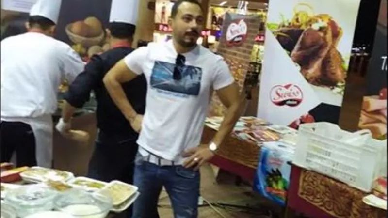بالصور..الفنان محمد نجاتى يشارك المتسابقين