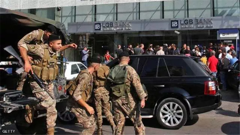 المصارف اللبنانية تعاود فتح أبوابها الثلاثاء