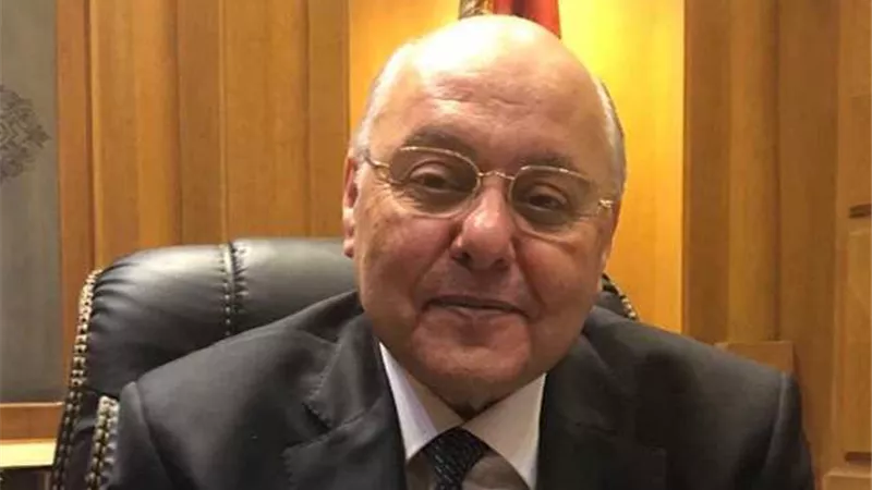 موسى مصطفى موسى ضيف صالون 