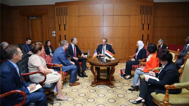 بالصور .. وزير الاتصالات يلتقي أعضاء مجلس الأعمال المصري الأمريكي والغرفة التجارية
