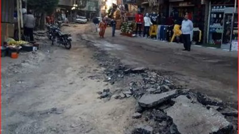 الغربية.. بدء إزالة اسفلت طريق شبرابيل الجعفرية تمهيدا لإعادة رصفه