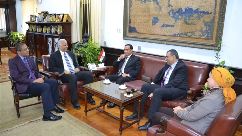 لجنة تقييم دور الجامعة فى تطوير العشوائيات تزور الاسكندريه