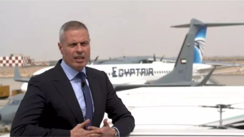 بالفيديو - الطيار أحمد عادل يستعرض إمكانيات الطائرة Airbus A200-300