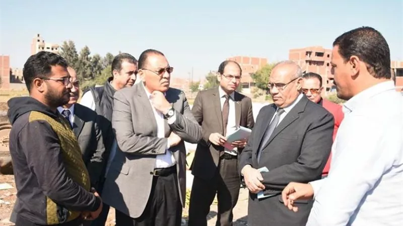 محافظ الشرقية يقرر: نقل تراكمات القمامة بالغار الى مصنع تدوير المخلفات