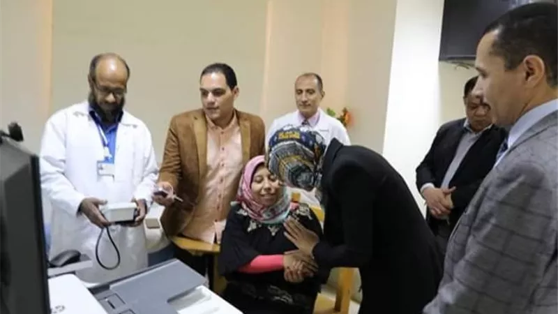 بالصور.. نائب محافظ الوادي الجديد تزور مرضى المستشفيات للوقوف على مستوى الخدمات