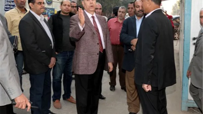 محافظ بني سويف يتفقد العمل بالمكتبة المركزية..صور