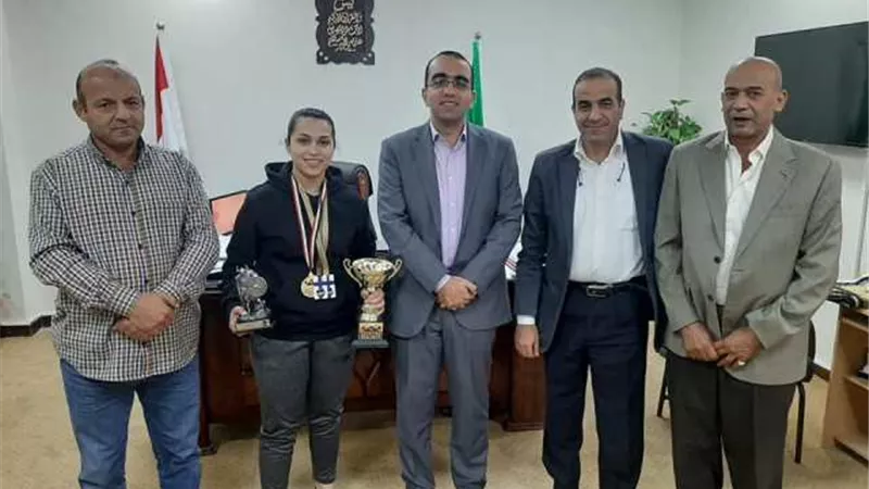نائب محافظ الإسماعيلية يكرم بطلة العالم في القوة البدنية ..صور