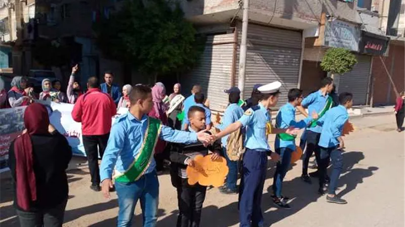 مدرسة المشير الثانوية بالإسماعيلية تطلق مبادرة للتوعية المرورية ..صور