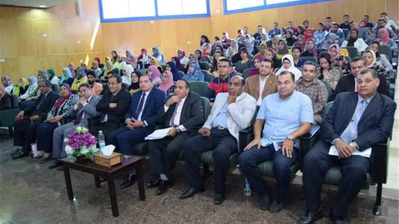 رئيس جامعة سوهاج يشهد المنتدي العلمي الثقافي..صور