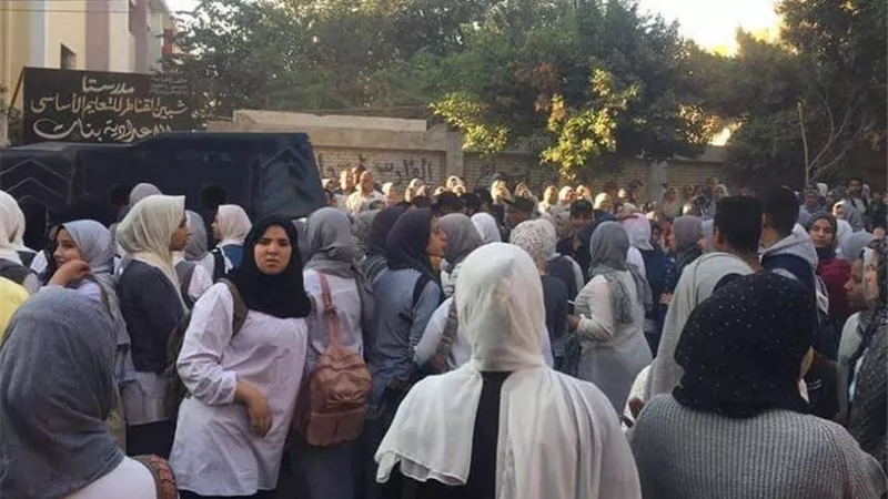 تعليم القليوبية تنفي دخول سيارة شرطة مدرسة لضبط طالبة ومعلمه وتؤكد 