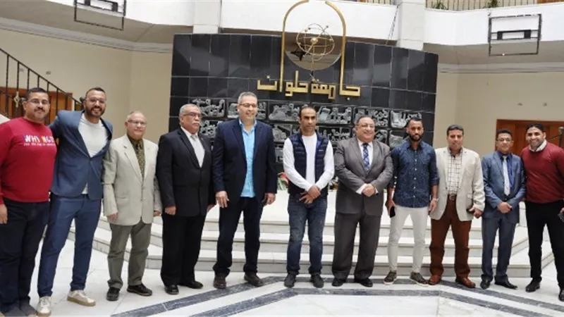 نجوم النادى الاهلى سيد عبد الحفيظ و حسام عاشور فى رحاب جامعة حلوان بالصور