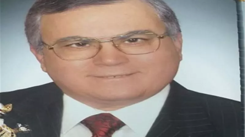 استشارى عيون يلقى محاضرة عن أمراض الشبكية بمؤتمر طبى بلوكسمبرج
