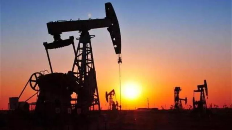 ارتفاع أسعار النفط أكثر من 2% بعد تعاون روسيا مع 
