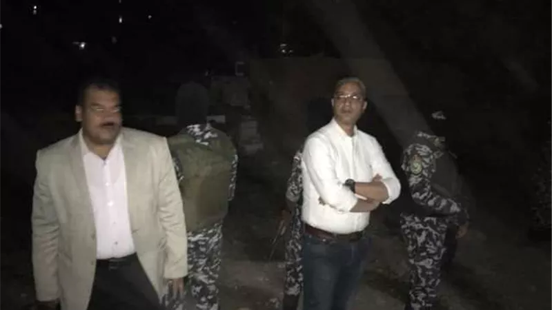 محافظ سوهاج يقود ليلاً حملة إزالة فورية لبناء مخالف على حرم النيل بحي شرق..صور