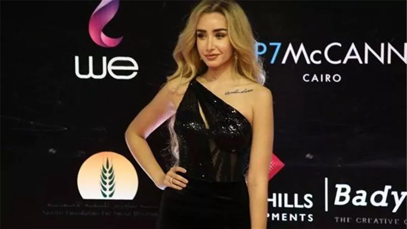 محبى هنا الزاهد يتغزل بجمالها بعد إطلالتها بالقاهرة السينمائي .. صور