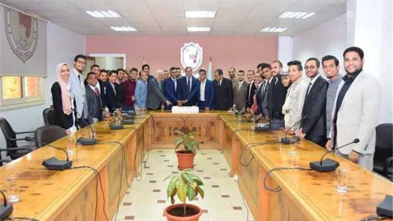 رئيس جامعة سوهاج يجتمع بمجلس اتحاد الطلاب المنتخب