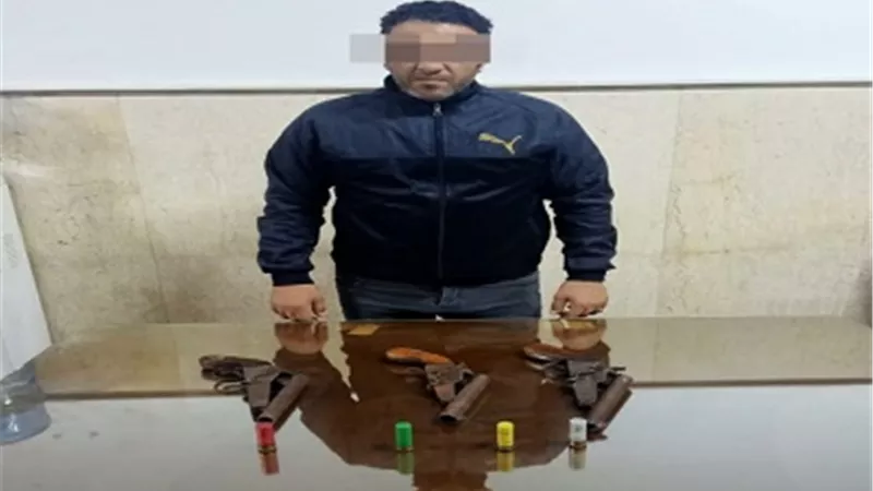 مشاجرة بالأسلحة بين صاحب مكتب مقاولات وعاطل بعين شمس