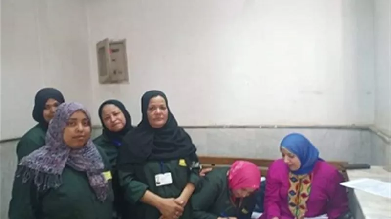 تحرير شهادات أمان للعمالة غير المنتظمة بمستشفيات أسيوط