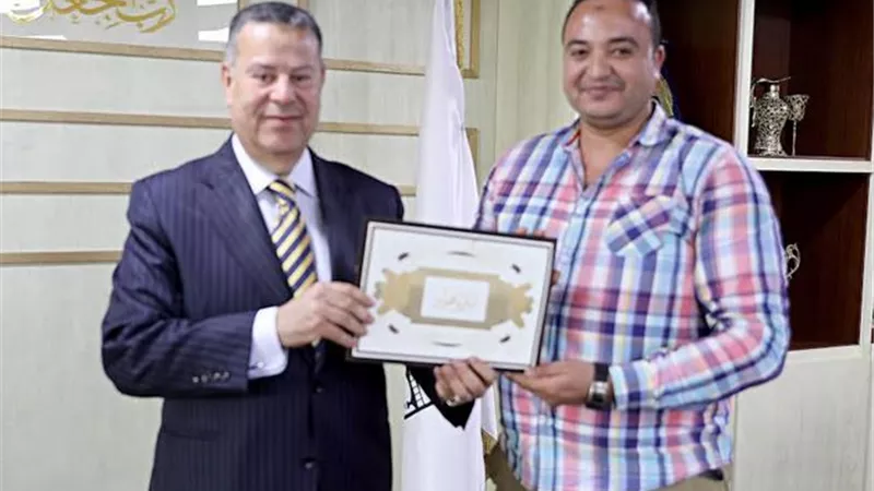 محافظ بني سويف يكرم مدير وحدة المتغيرات المكانية