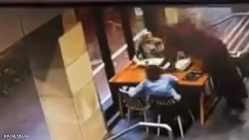 فيديو صادم.. يضرب محجبة حامل بدون سبب