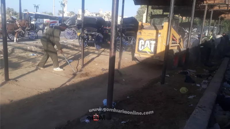 رفع 5 أطنان مخلفات بمنطقة موقف حنطور مرحبا بالأقصر