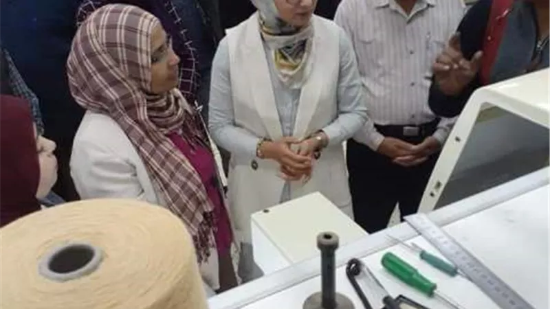 فتح منافذ لإنتاج الزي الموحد بمدارس الوادي الجديد