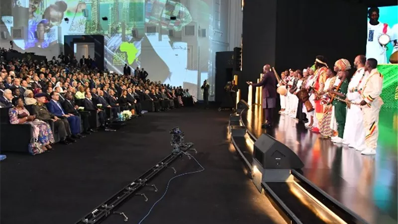 الرئيس يصل مقر انعقاد مؤتمر أفريقيا 2019 بالعاصمة الإدارية
