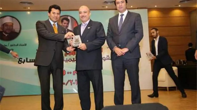 تكريم مدير البرلمان بأسيوط لتميزه في تنفيذ القوافل التعليمية