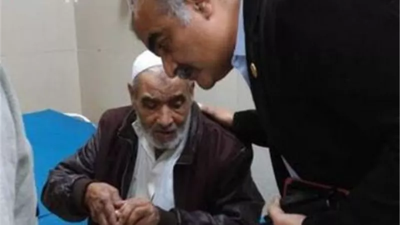 رئيس حي الدقي يتفقد احوال المرضى بـ 6 اكتوبر