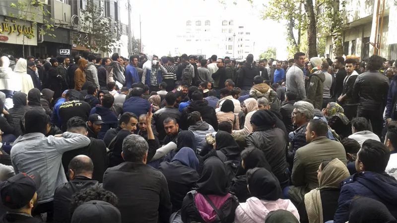 احتجاز نحو 100 من قادة الاحتجاجات بإيران