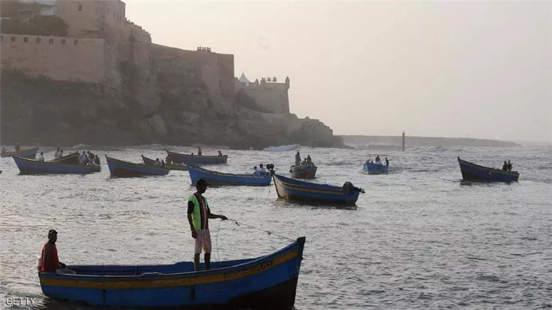 وفاة شخصين وفقدان 9 بعد غرق قارب صيد قبالة المغرب