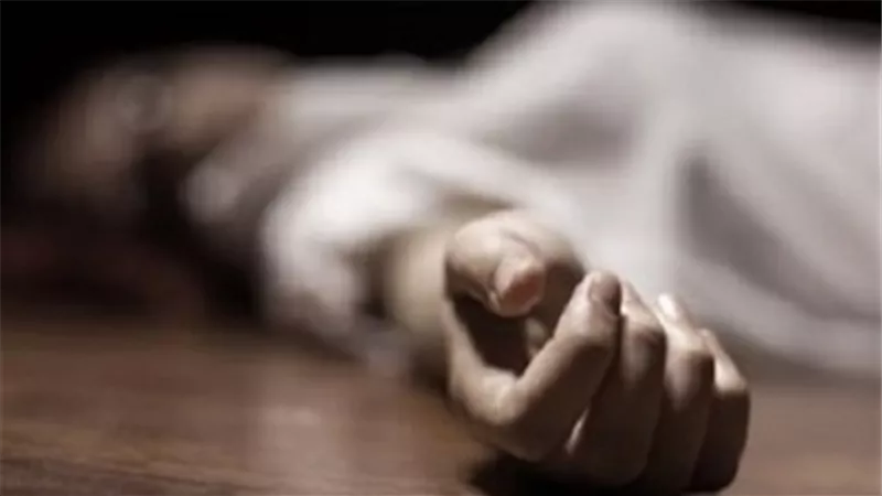 ربة منزل تحتفظ بجثة زوجها عاما بعد وفاته.. والسبب 