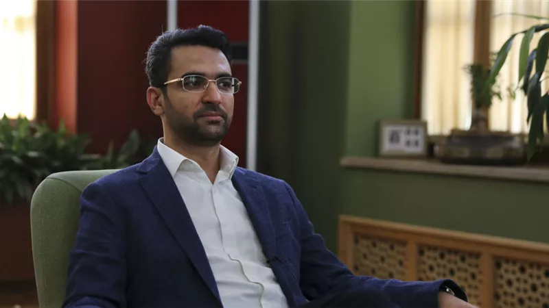 أول رد من طهران بشأن العقوبات الأمريكية على وزير الاتصالات الإيراني