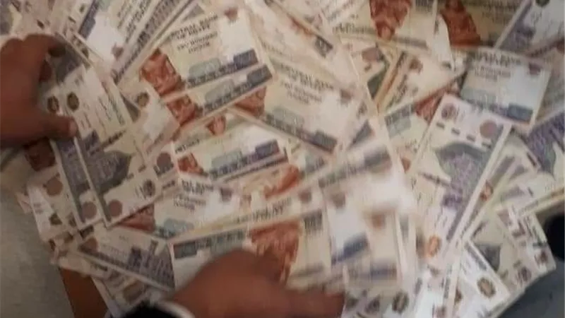 ضبط راكب حاول تهريب ٦٥٠ ألف جنية إلى الامارات