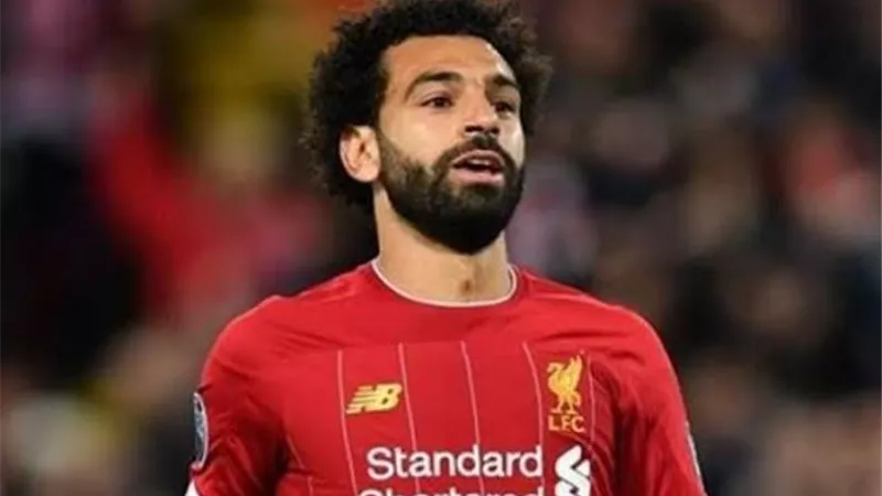 محمد صلاح على دكة البدلاء فى مباراة كريستال بالاس