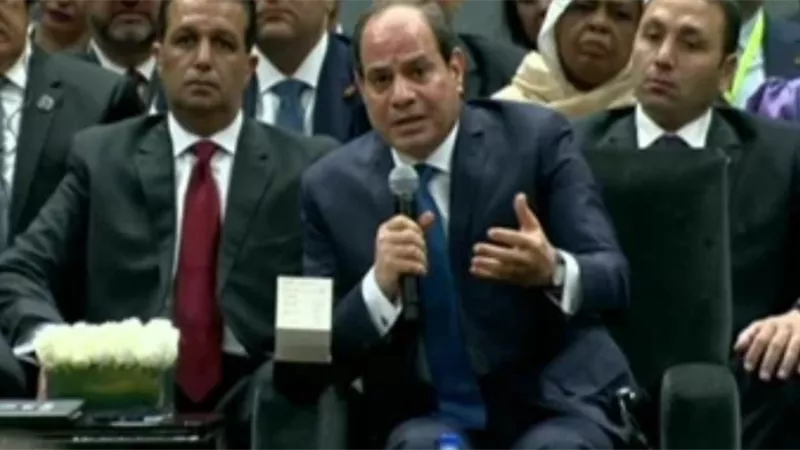 السيسي : لدينا مؤسسات في مصر لمكافحة الفساد ولا نتدخل في عملها