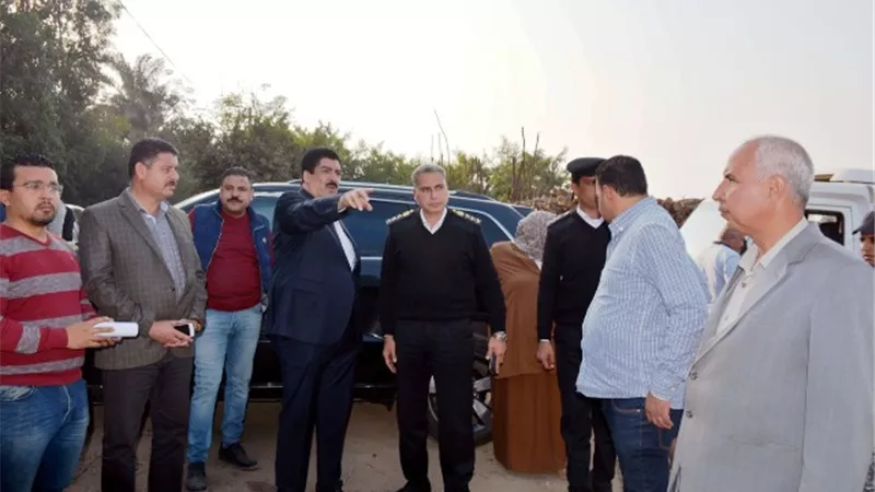 المحافظ يفاجئ قرى ومدينة طوخ ويأمر بازالة التعديات بالصور