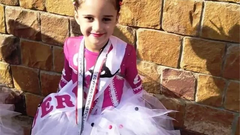 بيرى عباس تحصل على الميدالية الفضية فى الجمباز بالصور
