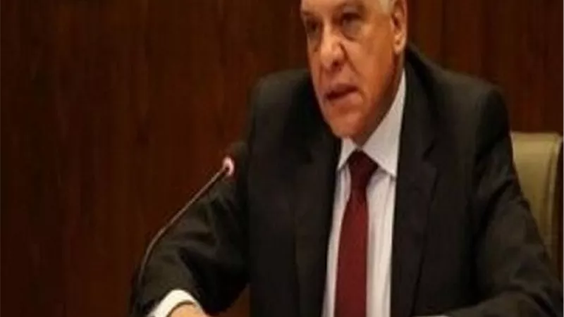 الجيزة تحظر انتظار السيارات أعلى أرصفة الشوارع ومنع إقامة الحواجز الحديدية