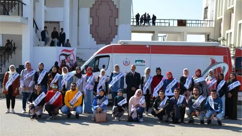 اسرة طلاب من اجل مصر بجامعة السويس تنظم حملة لتبرع بالدم.. بالصور