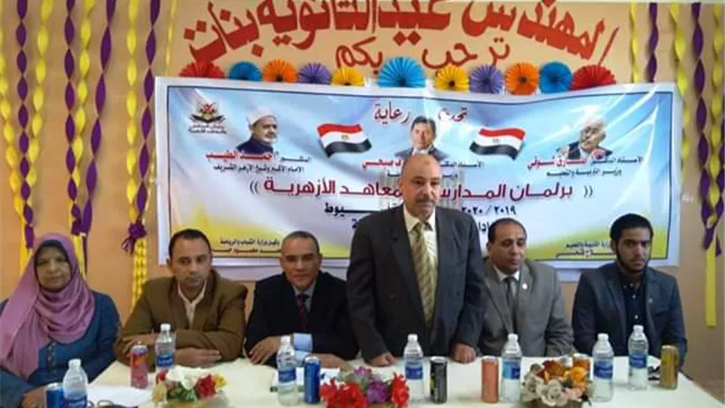 لقاء تثقيفى لأعضاء برلمان الطلائع بمدارس أبنوب فى أسيوط بالصور