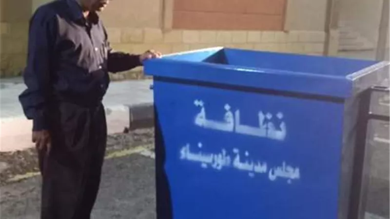 عبد العظيم يتابع توزيع صناديق القمامه الجديدة على الاسكان الجديد