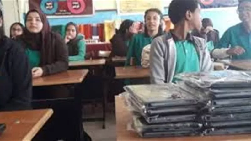تسليم التابلت لطلاب أولى ثانوى خلال ديسمبر المقبل