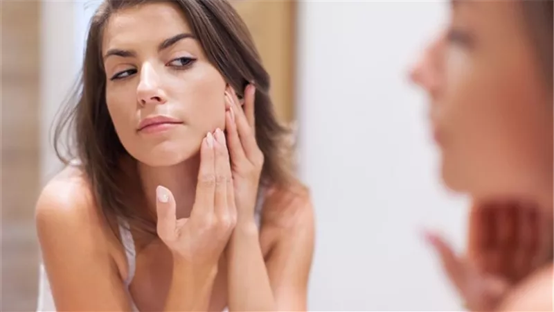 أهمها تقشير البشرة والكريم المرطب..5 نصائح للتخلص من الرؤوس السوداء