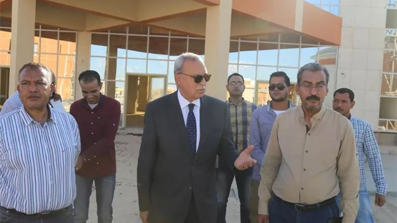 محافظ قنا يتابع عدد من المشروعات بمدينة قنا الجديدة