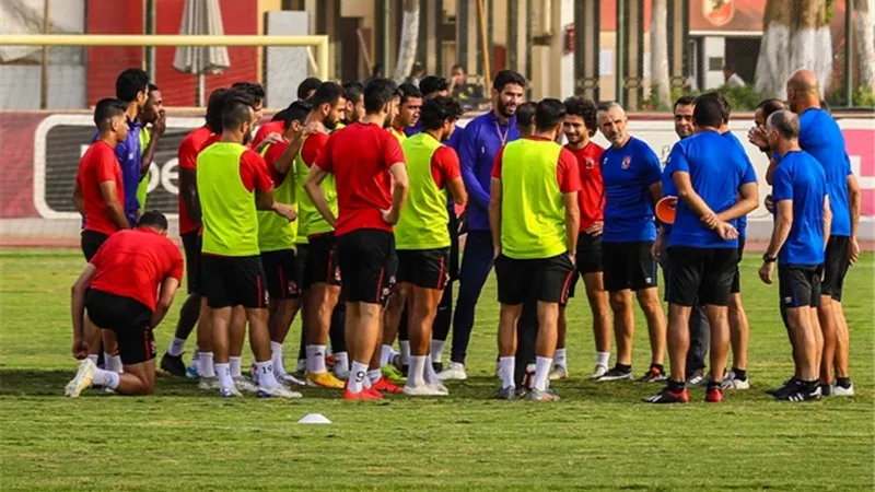 محاضرة فنيه للاعبي الأهلي قبل مواجهة الجونة
