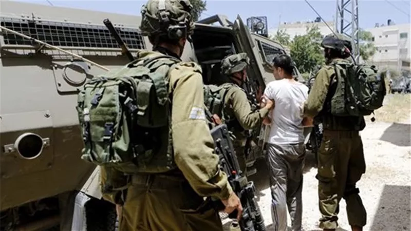 الاحتلال الإسرائيلى يعتقل 3 فلسطينيين من الخليل