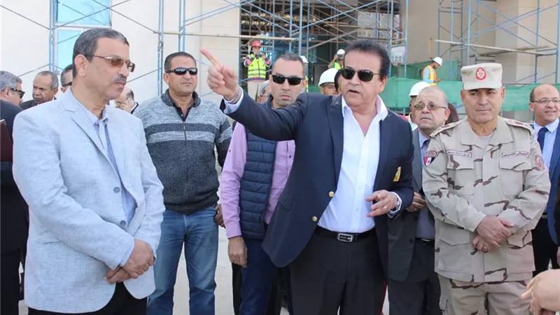 وزير التعليم العالى يتفقد منشآت جامعة العلمين الدولية