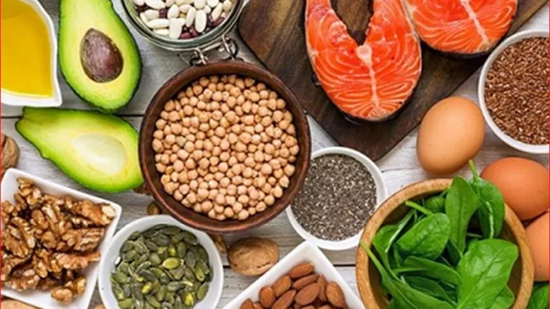 اطعمة تفاقم هشاشة العظام ..اغربها تناول الالبان